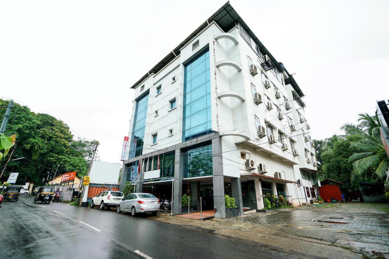 Oyo 1684 Hotel Malabar Inn Calecute Exterior foto